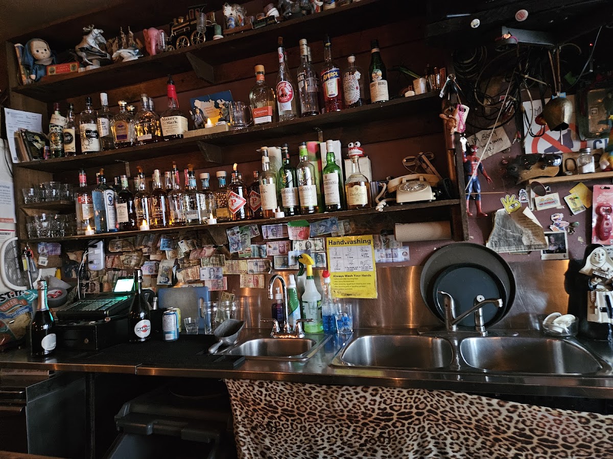 Ronnie's Local 069